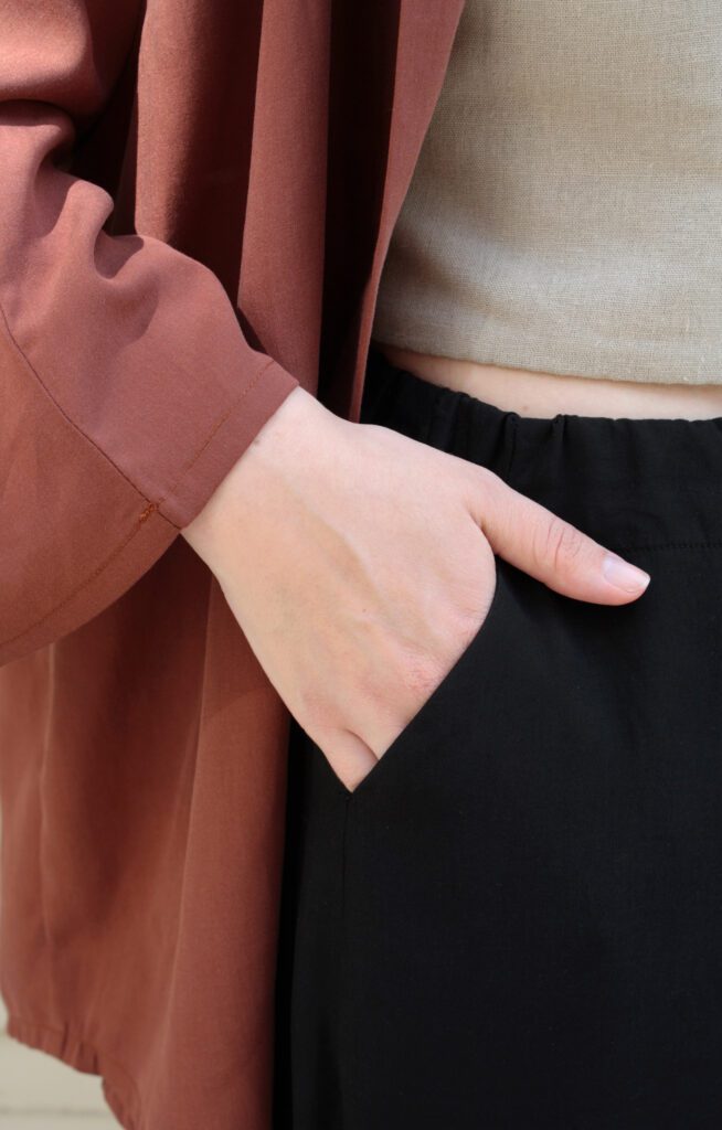 Close-up of a hand in the side pocket of the sulka Tencel Pants in Black